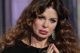 Presentatrice televisiva , speaker radio,opinionista ,attrice , cantante, scrittrice, autrice. Grande Fratello Vip Alba Parietti Si Scaglia Contro Antonella Elia
