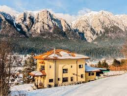 In asteptarea ridicarii restrictiilor romanii nu au stat pe ganduri si au facut rezervari pentru sejururi, inca din iarna. Hotel Vila Leonida Busteni