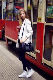Zara Bag Nike Air Force 1 Mid Stradivarius Oversize White Jacket Parfois Gold Watch Zara Dar Nike Air Force Outfit Nike Running Shoes Women Gray Nike Shoes