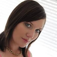 Elise Pratt (@elisepratt87)