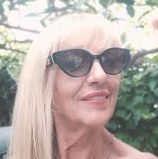 𝐆𝐢𝐨𝐫𝐠𝐢𝐨 𝐀𝐫𝐦𝐚𝐧𝐢 𝐜𝐢𝐭𝐚 𝐮𝐧 𝐦𝐚𝐳𝐚𝐫𝐞𝐬𝐞 𝐧𝐞𝐥 𝐬𝐮𝐨  𝐭𝐞𝐬𝐭𝐚𝐦𝐞𝐧𝐭𝐨 Tra i nomi annunciati spuntati nel testamento di  Giorgio Armani, ce ne sono alcuni decisamente più inaspettati. Forse non  per i diretti interessati, ma