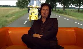 Vooral in het mediapark maakt de zanger, die zichzelf omschrijft als de nederlandse engelbert humperdinck, momenteel de tongen flink los. Rene Le Blanc Gaat Nederland Veroveren Met If I Tell You