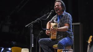 See more ideas about eddie vedder, eddie, pearl jam eddie vedder. Eddie Vedder Takes A Knee Calls Out Donald Trump At Pilgrimage Fest