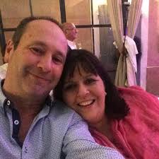 Do pilots from the same company wave to each other as they pass? M66  hopefully watch the plane land at Bournemouth from my garden. Size 10