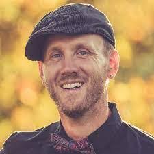 Daniel Stolle's Instagram, Twitter & Facebook