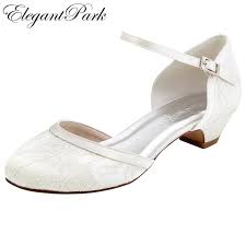 Ce n'est pas un modèle de chaussures courant pour les. Blanc Ivoire Mariee Chaussures De Mariage Pour Mariee Ferme Orteil Bloc Talon Chaussures Dentelle Confort Mi Talon Pompes Femme Dames Boucle Hc1620 Aliexpress