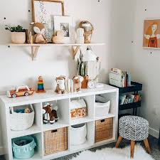 Kindergartenorganisation Niedliches Ikea Kallax Regal Im Kinderzimmer Und Hubsches Amp Vielseitiges Dekor Baby Room Decor Nursery Shelves Kid Room Decor