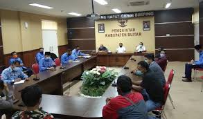 Check spelling or type a new query. Pemberhentian Sekdes Cacat Hukum Dprd Dan Gpi Desak Bupati Blitar Batalkan Sk Indonesiapos