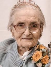 Faye Lunsford's Instagram, Twitter & Facebook