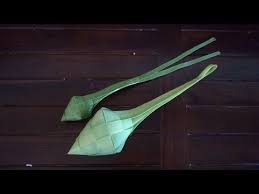 Ketupat Si Jantung Hati Youtube Leaf Crafts Straw Decorations Straw Weaving