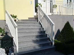 Barrierefreier hauseingang mit lift statt rampe durch jeden zentimeter höhe, den die rampe überwinden soll, steigt ihre länge deutlich. Hausler Granit Stufen Stiegen Treppe Hauseingang Stiegenaufgang Stufen Treppe Stiegen