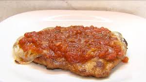 Milanesa a la napolitana is a very common preparation in argentina which is usually topped with ham, tomato, and cheese. How To Make The Neapolitan Chicken Milanese Hogartv By Juan Gonzalo Angel Youtube