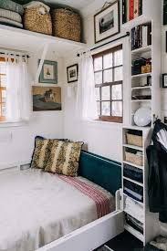 Petite Maison Simple Un Havre De Paix De 15m2 Clemaroundthecorner Amenagement Petite Chambre Petite Maison Maison