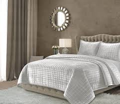 Select from wide rang of quilted 7 piece bedding set chenille bedspread super king size comforter set grey silver. Amazon Com Tribeca Living Florencequitwsi Florence Velvet Oversized Solid Quilt Set Twin Silver Grey Home Kitchen