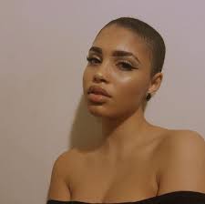Pin By Yuliana On Makeup Face Short Hair Styles Bald Hair Short Natural Hair Styles