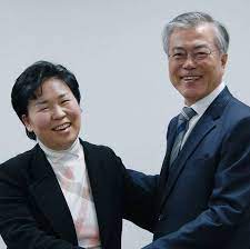 문정복 더불어민주당 의원이 23일 탈북민 출신인 태영호 미래통합당 의원을 '변절자'에 비유하며 강도 높게 비판하는 내용의 게시글을 사회관계망서비스(sns). Vmyht7bzm2htwm
