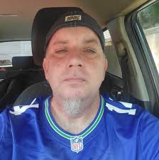 40+ years.. LONG HAVE γου BEEN A FAN OF THE W WASHINGTON HUSKIES??