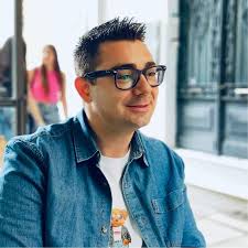 Ιστορίες με… κάρυ» Βαγγέλης Στολάκης: Στα δύσκολα εμπιστεύομαι μόνο την  κρίση μου - ΚΑΡΦΙΤΣΑ