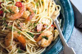 Spaghetti With Garlic Butter Bacon And Prawns Recipe Recipes Dinner Party Recipes Prawn Recipes