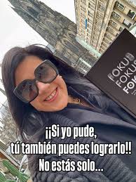 20 años atrás llegué a Colonia sin contactos, sin idioma y sin entender el  sistema. Hoy, en el mismo lugar —frente al Dom— con mi libro en la mano,  tengo una certeza