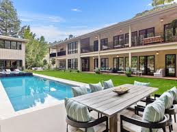 1580 Stone Canyon Rd Los Angeles Ca 90077 Mls 20545702 Zillow Traditional House Los Angeles Homes Luxury Homes