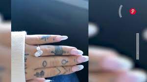 Ariana Grande Zweiter Versuch Sangerin Verkundet Verlobung Mit Dalton Gomez