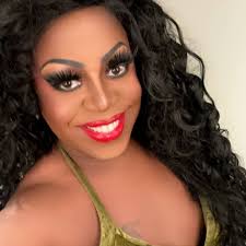 LUSHIE LOVE features are BACK!💛: This weeks LUSHIE feature is  @domitasanchez Today is actually her birthday, and we couldn't be happier  to wish her all the best as she celebrates her day!