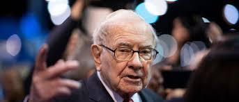 Warren Buffett varsler at han trekker seg som toppsjef