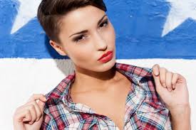 Miley cyrus defends her short hair! Miley Cyrus