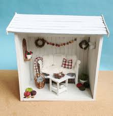 Mini Gartenhauschen Aus Pappe Lilliput Homes In 2020 Mini Gartenhaus Haus Aus Pappe Puppenhaus Zubehor