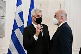 30ή επέτειος της σημαίας της εε. H Slobakia Apoxwrhse Apo Stratiwtikh Askhsh Logw Symmetoxhs Twn Katexomenwn