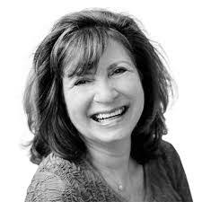 Laurie Spear's Instagram, Twitter & Facebook