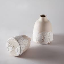 Uo De Vases En Gres Sgraffitto Sur Engobe De Porcelaine Photos Jpvaillancourtimages Ceramique Ceramic Ceramica K Clay Vase Pottery Thrown Pottery