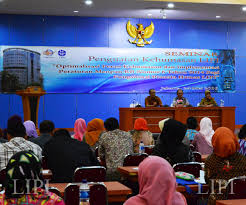 Contoh kemasan yang bersifat kaku adalah â¦. L T Handoko