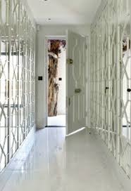 I decided to make a large reclaimed wood full length mirror and love how it turned out! 3 Surprising Ways To Display A Mirror