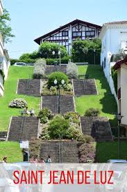 Que Faire A Saint Jean De Luz Udaberria Dantzan Ethno Travels Pays Basque Maison Pays Basque Pays Basque Paysage