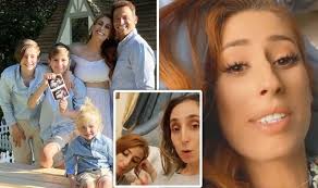 The pregnant loose women star, 31, took to her instagram stories to. Stacey Solomon Pregnant Star Saddened As She Leaves Joe Swash Behind In Break With Sister New York Times Post