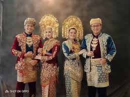 At one blow, outright, time: Sekaligus In English 12 Contoh Pidato Bahasa Inggris Beserta Artinya