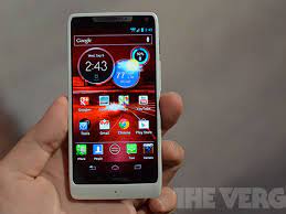 Motorola Droid RAZR M hands-on: same ...