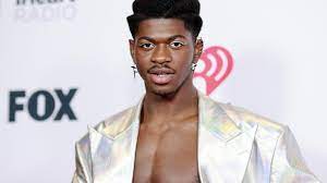 9 апреля 1999 года, атланта, джорджия, сша), известный как lil nas x, — американский рэпер, певец и автор песен из атланты. F Kam7nm2f1ncm