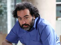 Rafael Gumucio: "Parra decía que sin sus máscaras no le quedaría más que  llorar"