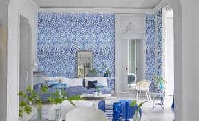 Langkah cara memasang wallpaper dinding selanjutnya adalah potong wallpaper yang telah disiapkan sesuai dengan lebar dan tinggi dinding ruangan. Cara Pasang Wallpaper Dinding Artonutama