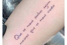 Tatuagens Femininas 70 Imagens E Diversos Simbolos Com Significados Marcantes Dicionario De Simbolos Estas pequenas criaturas fazem para agradar tatuagens devido a sua natureza indescritivel e fascinante. tatuagens femininas 70 imagens e