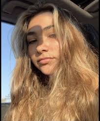 I'm here for the jokes. Sienna Mae Gomez Em 2021 Fotos Siena Inspirar