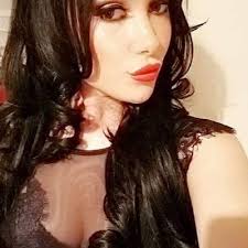 Ashleigh Higgins's Instagram, Twitter & Facebook