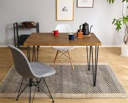 ダイニング向けのラグはどう選ぶ？サイズや使いやすさをチェック！ | COVEARTH MAGAZINE