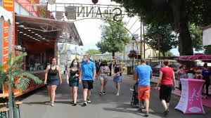 Regarder en streaming gratuit fhd vos animes préférés en vf et vostfr en exclusivité sur animeflix. Video Rethel Les Forains Les Yeux Rives Sur Une Sainte Anne Encore Floue