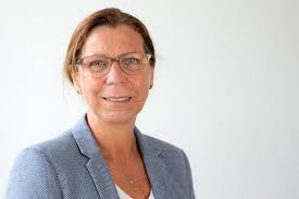 Stephanie Dines's Instagram, Twitter & Facebook