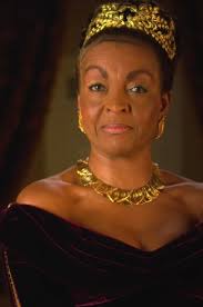 Who is your secret crush? Because we all have one and Lord Ledger (Keir  Charles) is mine ☺️. Also I reckon Lady Danbury (Arsema Thomas) would have  made a fun stepmom to