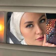 Dulu first time jumpa Lotus dia dok tidur membulat atas jalan tar kat open  parking lot time hujan. Sekarang lotus ada rumah kecik sendiri, dia masuk  tidur malam-malam & ada port baru